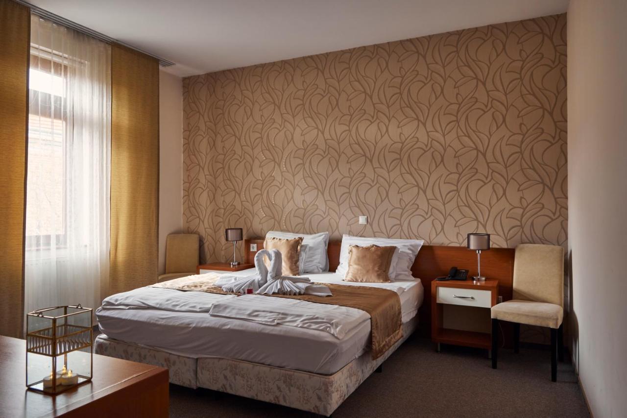Boutique Hotel Sopianae เปตช์ ภายนอก รูปภาพ
