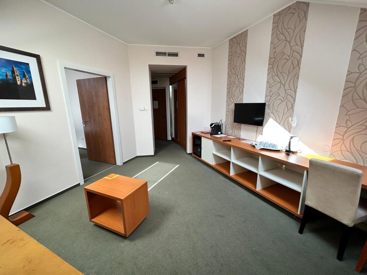Boutique Hotel Sopianae เปตช์ ภายนอก รูปภาพ