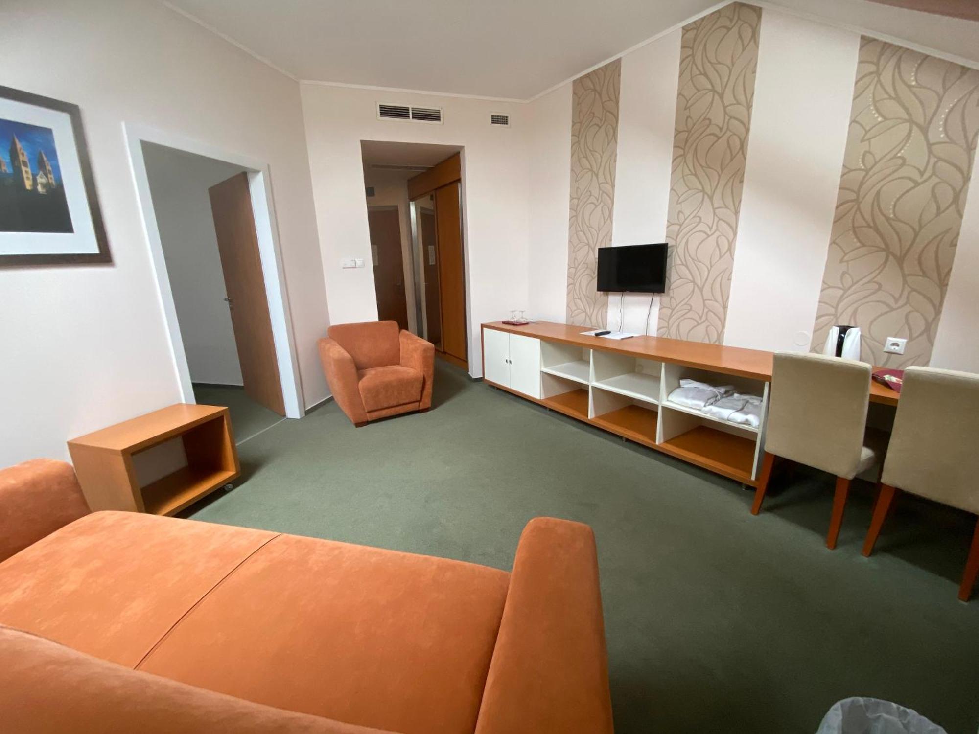 Boutique Hotel Sopianae เปตช์ ภายนอก รูปภาพ