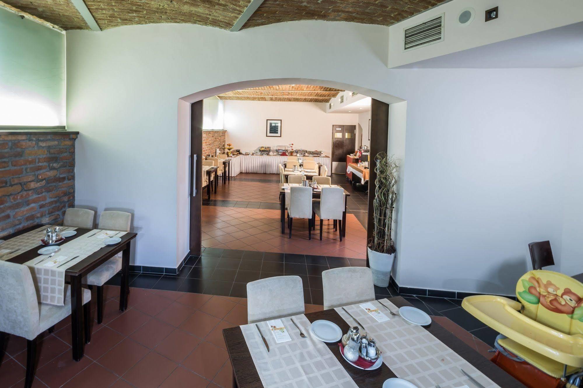 Boutique Hotel Sopianae เปตช์ ภายนอก รูปภาพ
